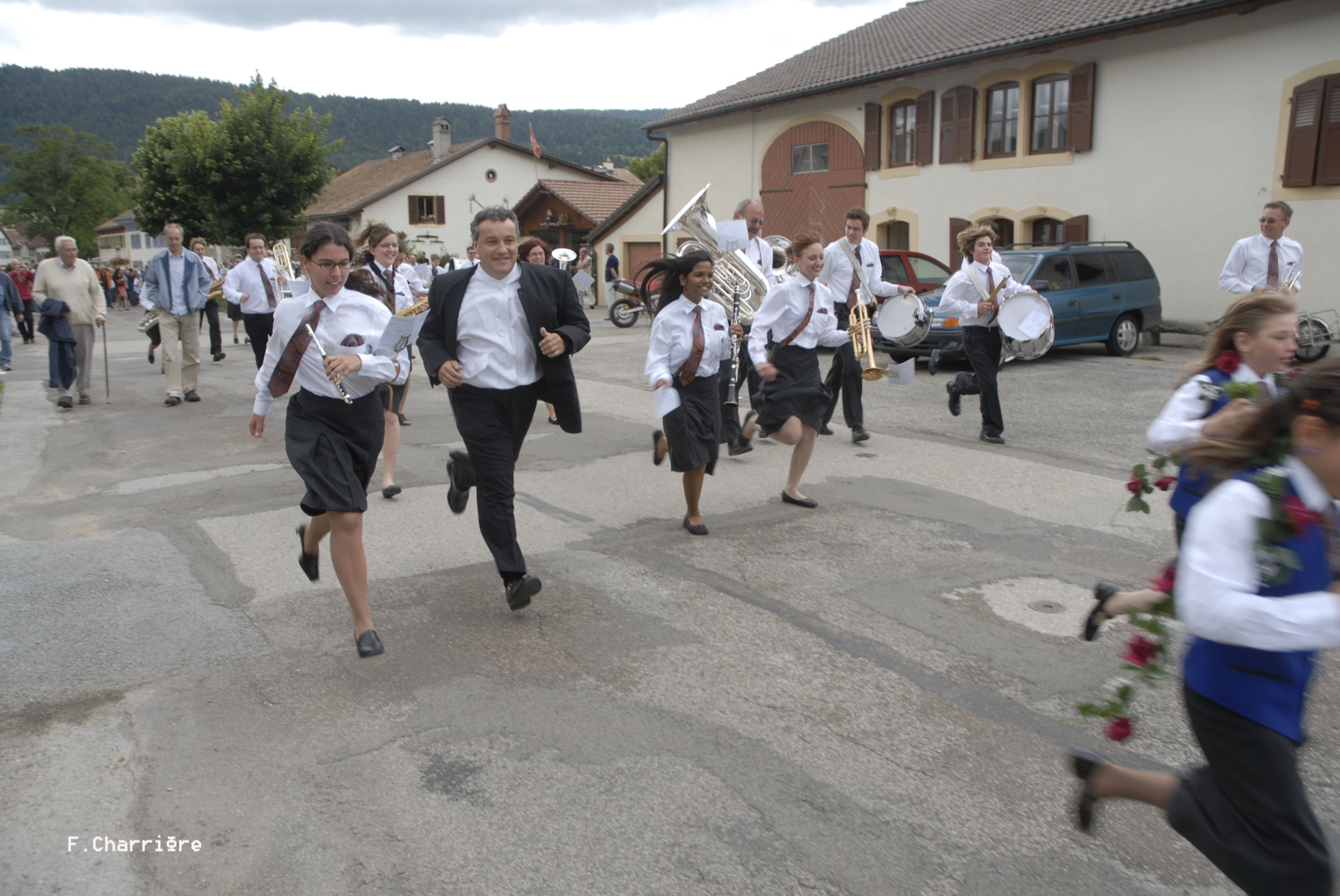 Zoé Cappon, Jonathan Delachaux et John Menoud - ... puisqu'il y a des habitants